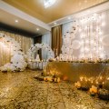 Different Ways to Hang and Style Garland Backdrops for Your Next Corporate Event